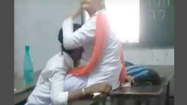 Desi collage lover kissing in class room