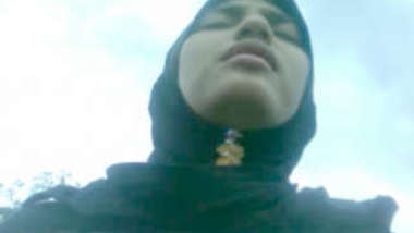 Cute hijabi girl outdoor show her boobs n pussy