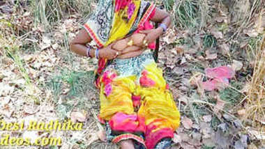 Desi village bhabi show her nice pussy outdoor