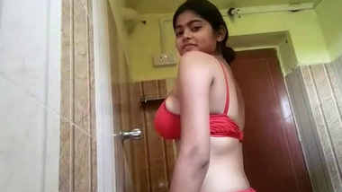 hot look indian mallu college girl showing her boobs