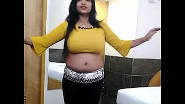hot bubbly girl akshaya saggy navel belly dance