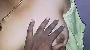 desi anitha indian bhabhi saree strip boobs