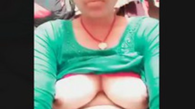 Desi Village Babe Showing boobs and Pussy
