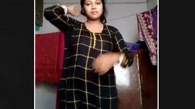 Hot Desi Bhabi Changing Cloths