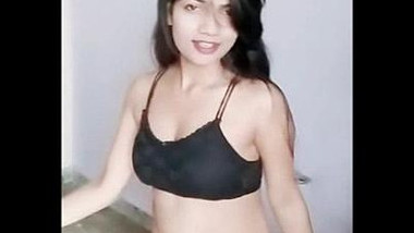 Hot babe tinu modi erotic navel show in black bra and shorts