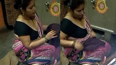 Hot Aunty Cleavage