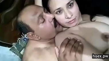 Madrasi aunty ki husband ke dost se sex masti ka porn
