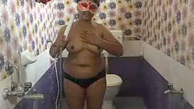 Shower Desi Geeta Bhabhi Sex Scandal