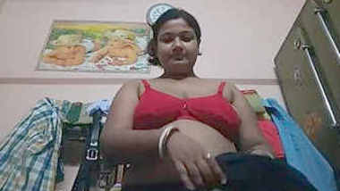 Desi Bhabhi wearing Cloths selfie