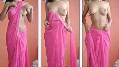 Hot desi babe in saree sensually strips