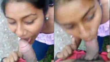 Nagpur college girl Munni sucking her senior dick in open part 1