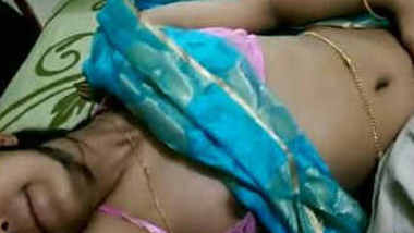 Desi hot housewife blowjob and strips saree