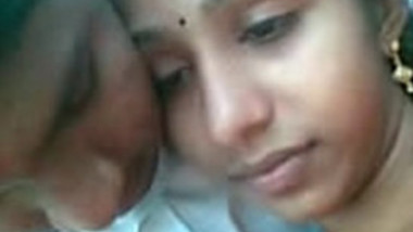 Mallu BF trying to Kiss his GF in Open Beach- With clearAudio