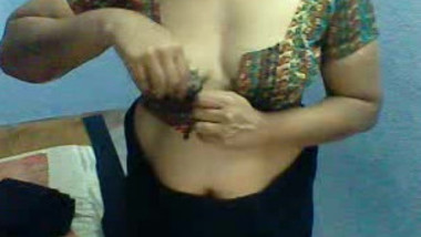 Desi aunty changing saree captured by hidden cam