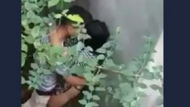 Desi girl fucking outdoor with her bf