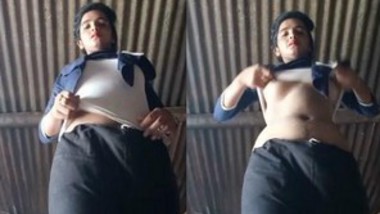 Super Hot Look Desi Village Girl Showing Hboobs and Pussy New Leaked Video