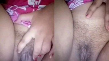 Beautiful Married bhai Showing Pussy