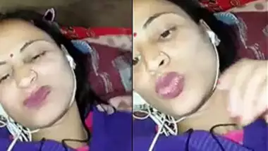 Desi bhabhi fingering her pussy indian tube porno