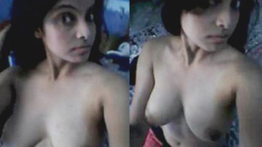 Desi GF showing tits on cam