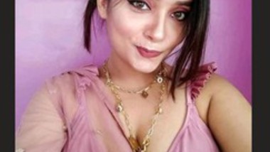 Gorgeous Sexy Desi Girl Teasing And showing Cleavage