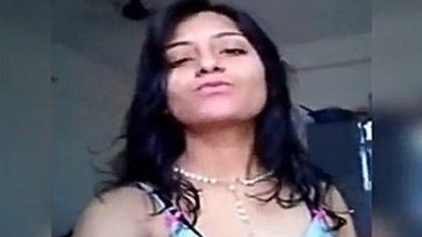 Riya Bhabi Fingering Selfie