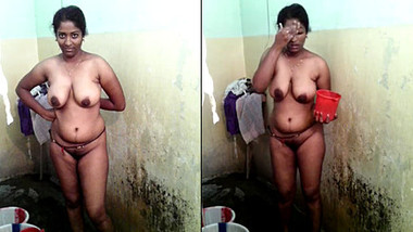 Sexy Mallu Aunty Bathing Selfie For Hubby