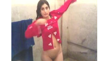 Desi hot girl showing her nude