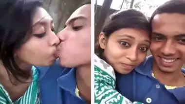 Hot desi college girl kissing at park indian tube porno