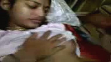 Recently married Indian virgin bhabhi first time suhagraat sex!