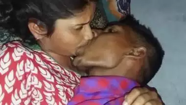 Hot indian lover kissing and romance indian tube porno
