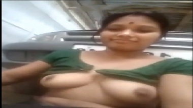 Hot Indian Maid Showing Boobs On Cam