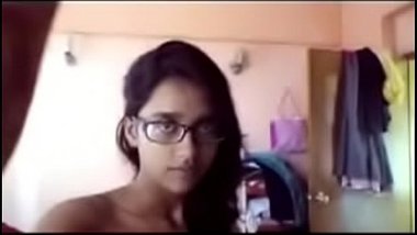 Sexy Bengali Girl Showing Her Hot Melons