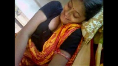 Enjoying Hot Body Of Sexy Telugu Bhabhi
