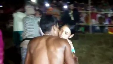 Indian Christmas special – Open kissing competition MMS