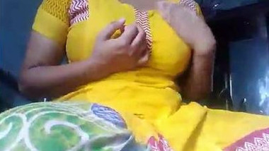 Indian Bhabhi Showing her Boobs to Lover