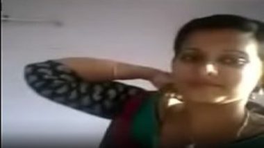 Bhopal hot bhabhi showing big boobs on cam