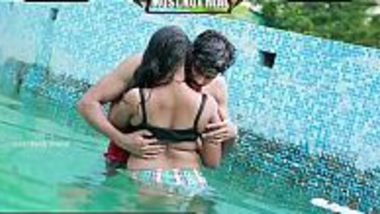 Romantic sexual kissing foreplay of Jija Saali in swimming pool