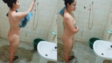 Sexy Desi Girl Bathing Capture By Hidden Cam