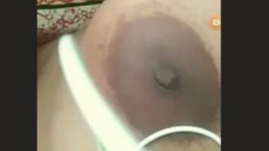 Tamil Bhabi Showing Her Boobs in what’s app Video call