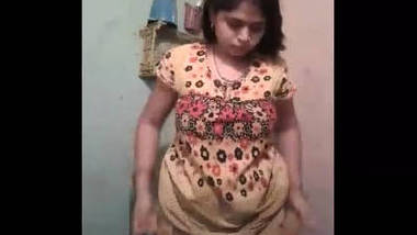 bangla boudi taking shower