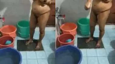 Big Boob Bhabi Bathing 2 Clips