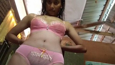Sexy dressing up tease video of dehati desi hottie