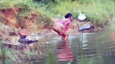 Desi village Bhabhi Aunty Washes Her Pussy Outdoor