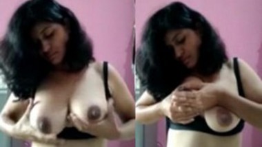 Super Hot Desi Girl Play With Her Boobs new Leaked MMS