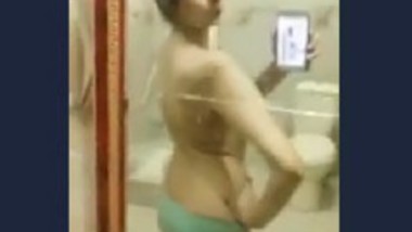 Desi bhabi show her ass