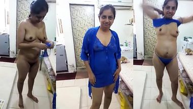 [ Indian Amateur ] Exclusive – Famous Desi Aunty Showing Her Boobs And Pussy