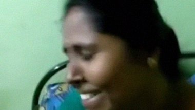 Tamil wife in saree getting her nude pussy exposed