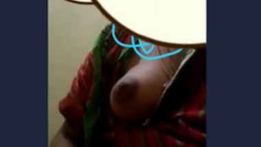 Desi bhabi show her big boob video call 1