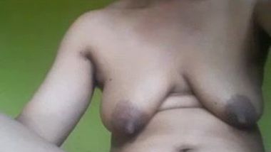 Indian aunty finds a camera and decides to film solo XXX video