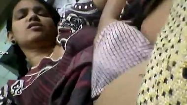 Amateur masturbation video by the Indian wench with earrings
